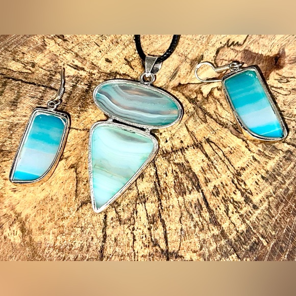 Blue Green Botswana Agate Pendant & Earrings - Picture 5 of 8